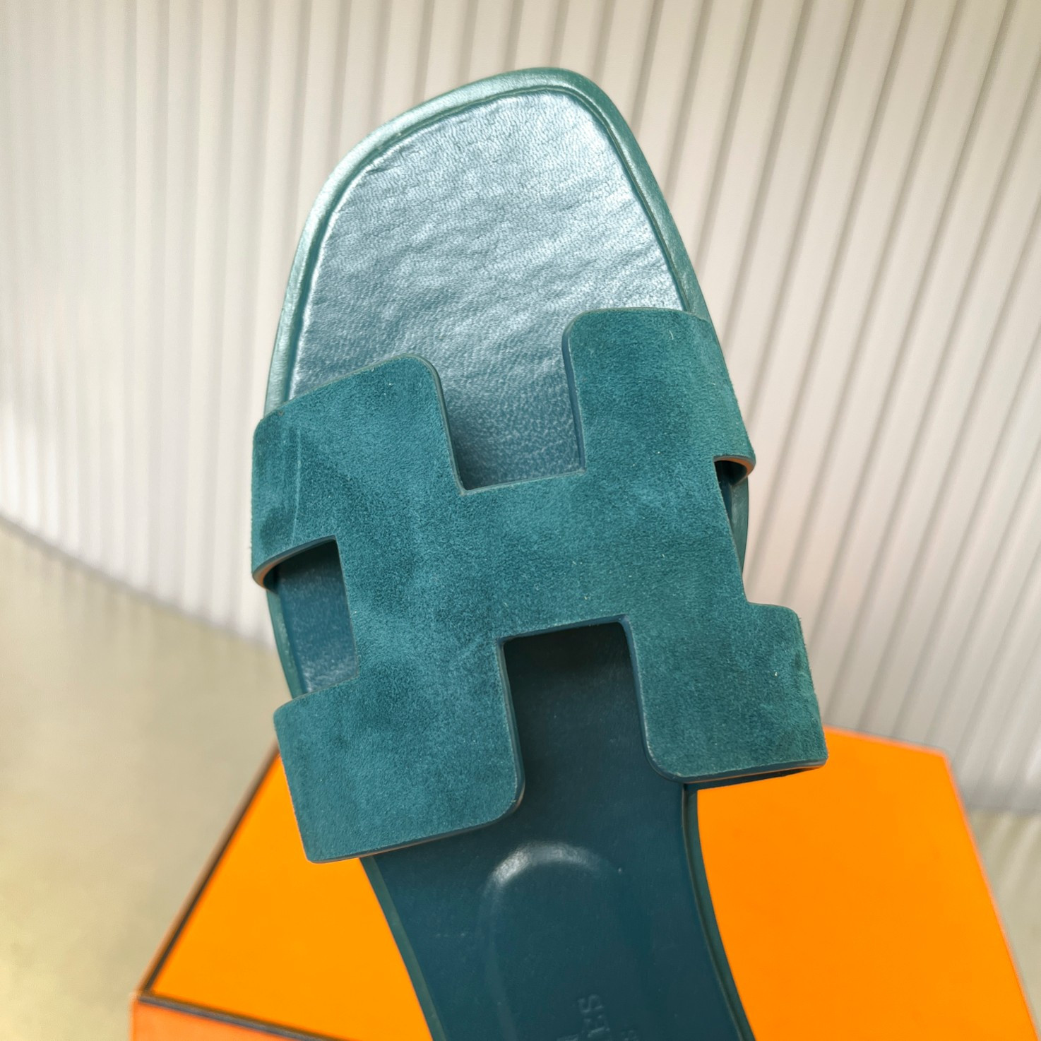UA H**me5 Oran sandal