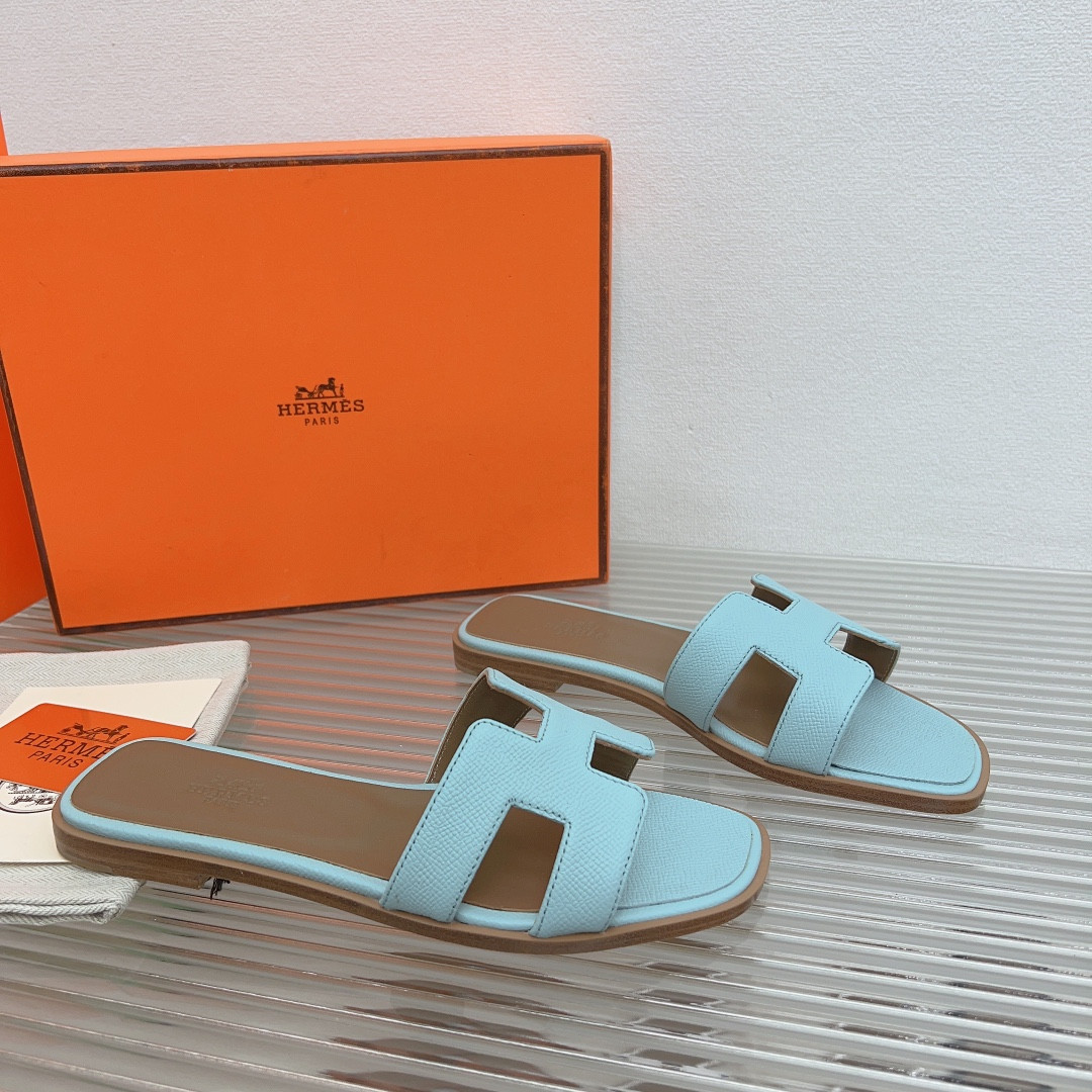 UA H**me5 Oran sandal