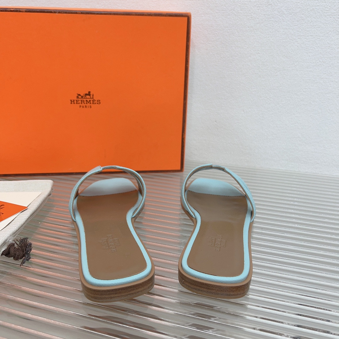 UA H**me5 Oran sandal