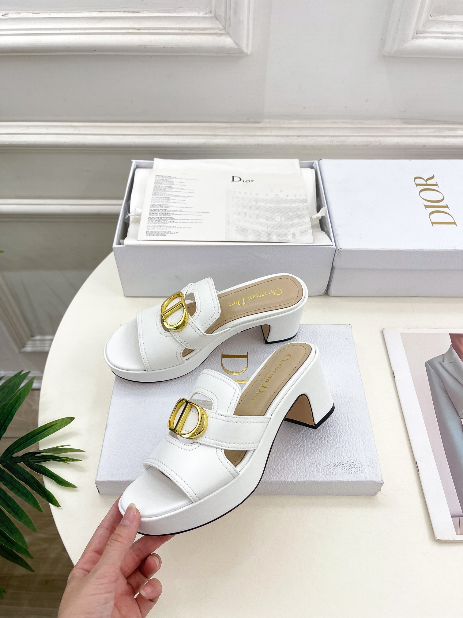 UA D10r 30 Montaigne Platform Slide
