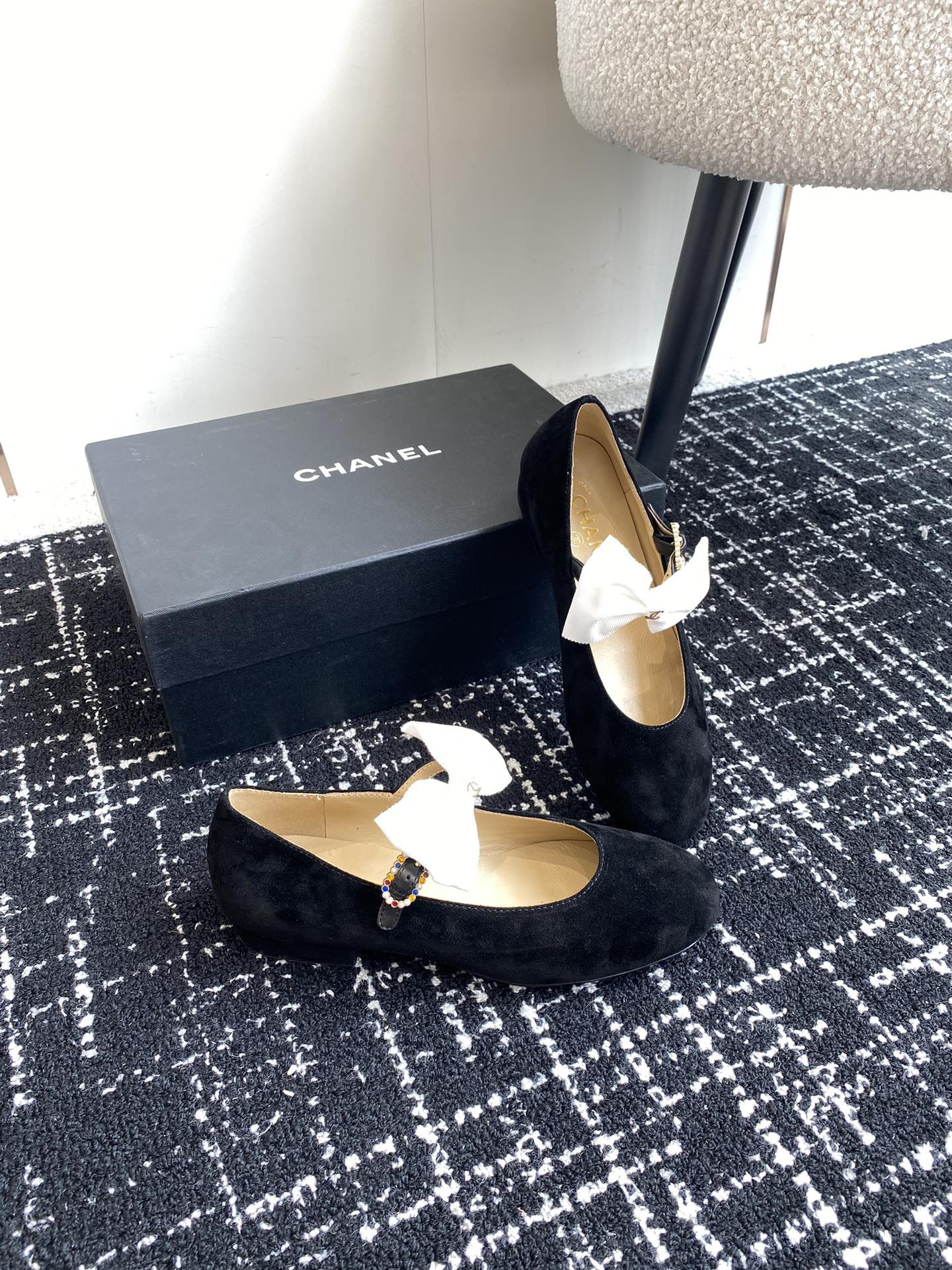 UA Ch**el MARY JANES FLAT