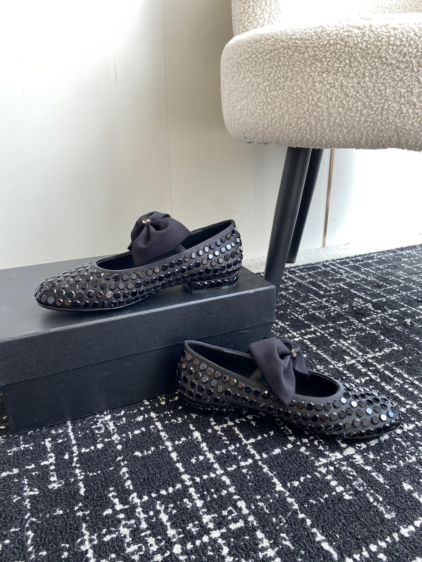 UA Ch**el MARY JANES FLAT