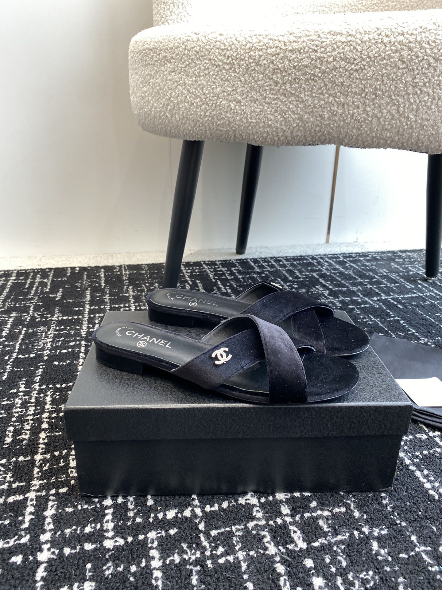 UA Ch**el WOMEN'S SLIDES