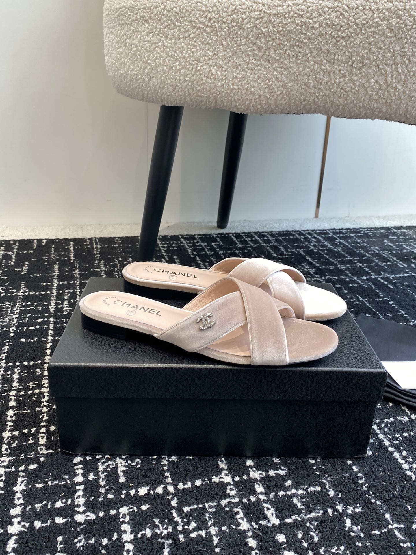UA Ch**el WOMEN'S SLIDES