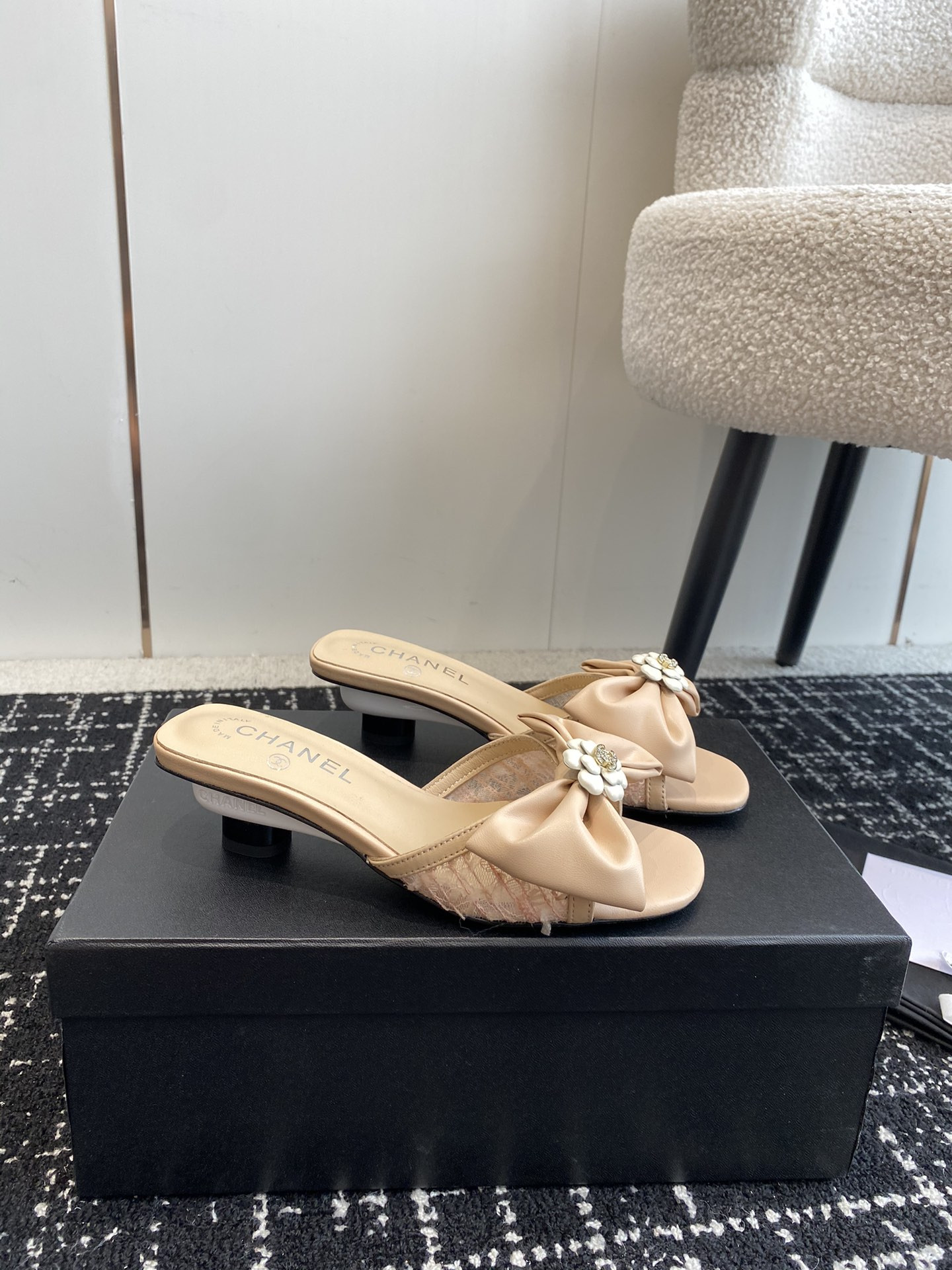 UA Ch**el WOMEN'S SLIDES