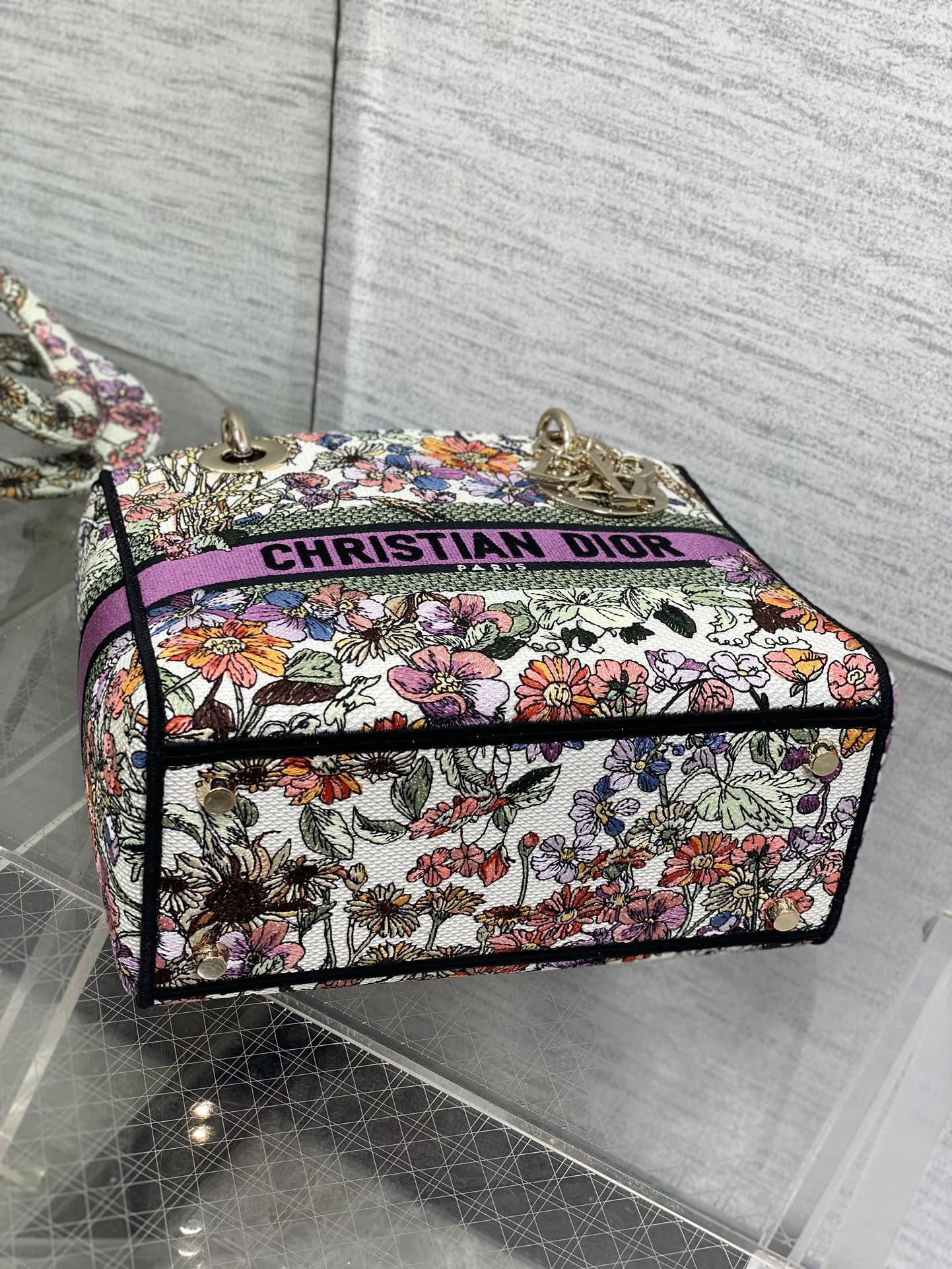 Medium Lady D10r Bag  White Multicolor D10r 4 Saisons Été Embroidery 24 x 20 x 12 cm