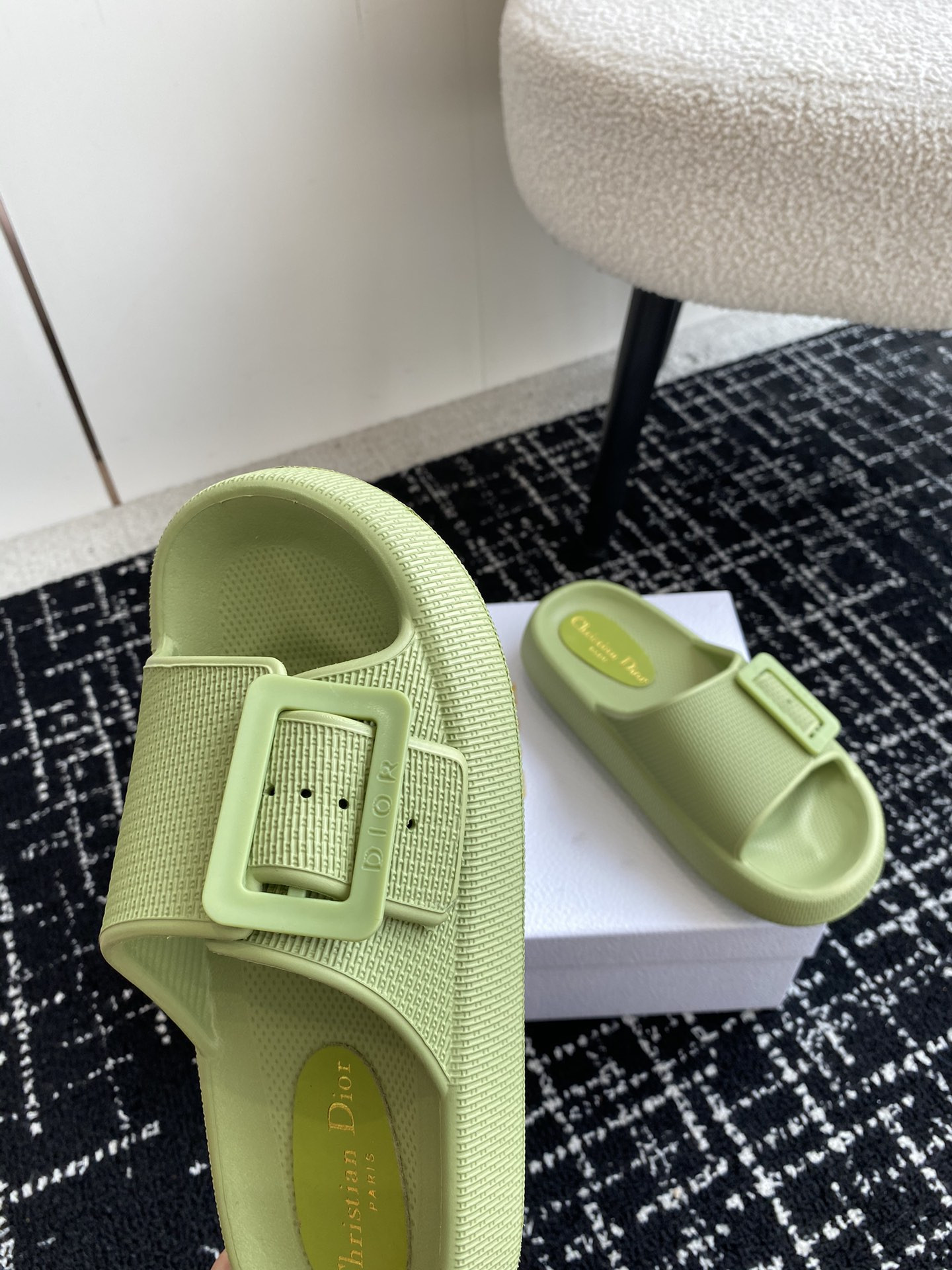 UA D10r Slide