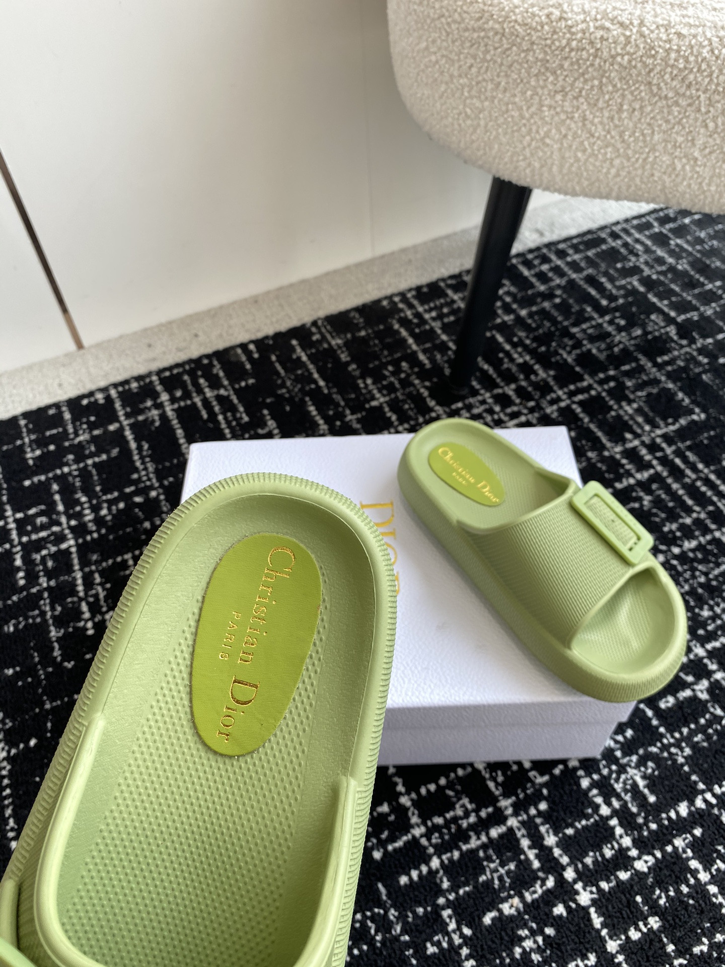 UA D10r Slide