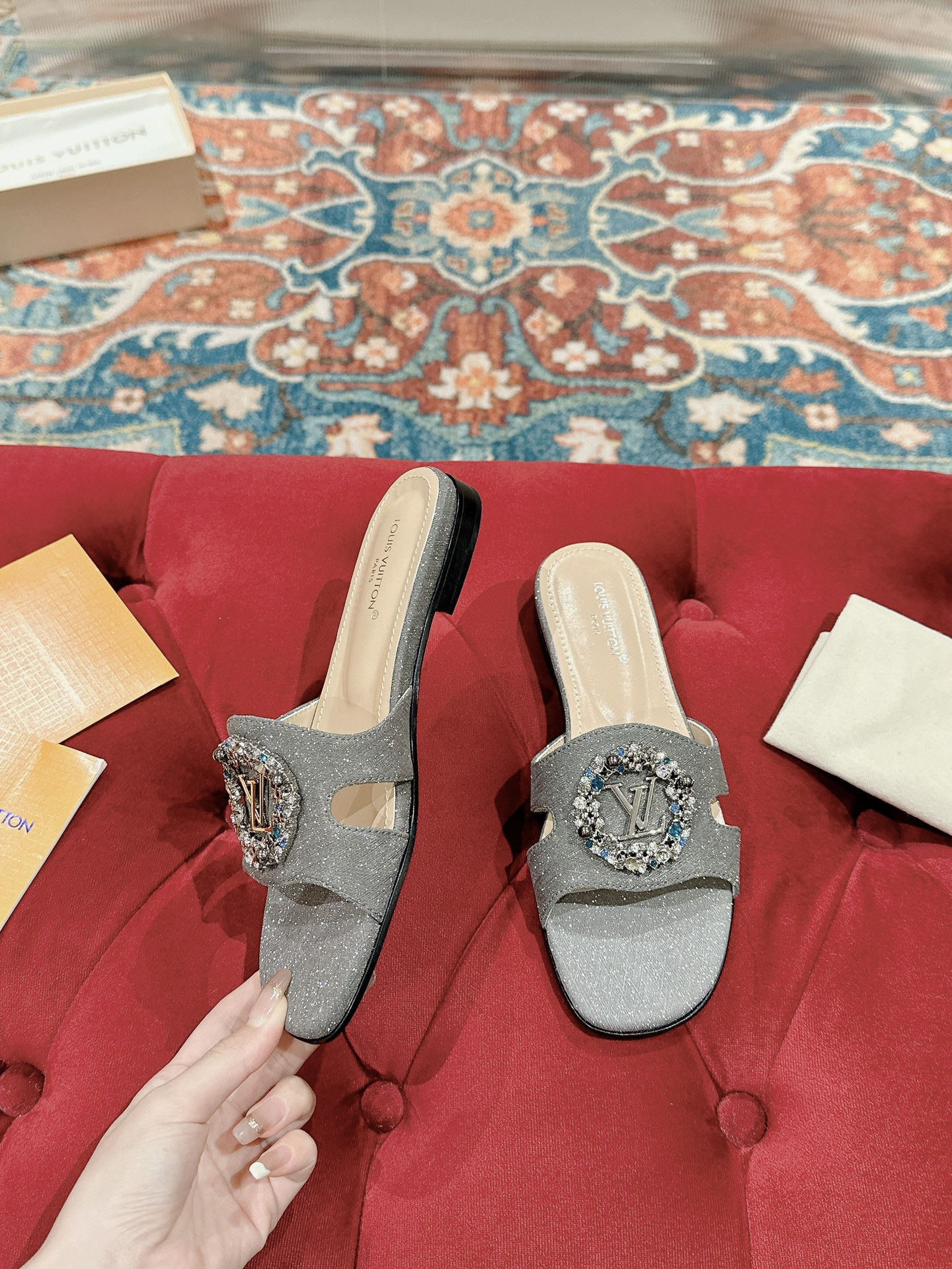 UA LV Flat Mule