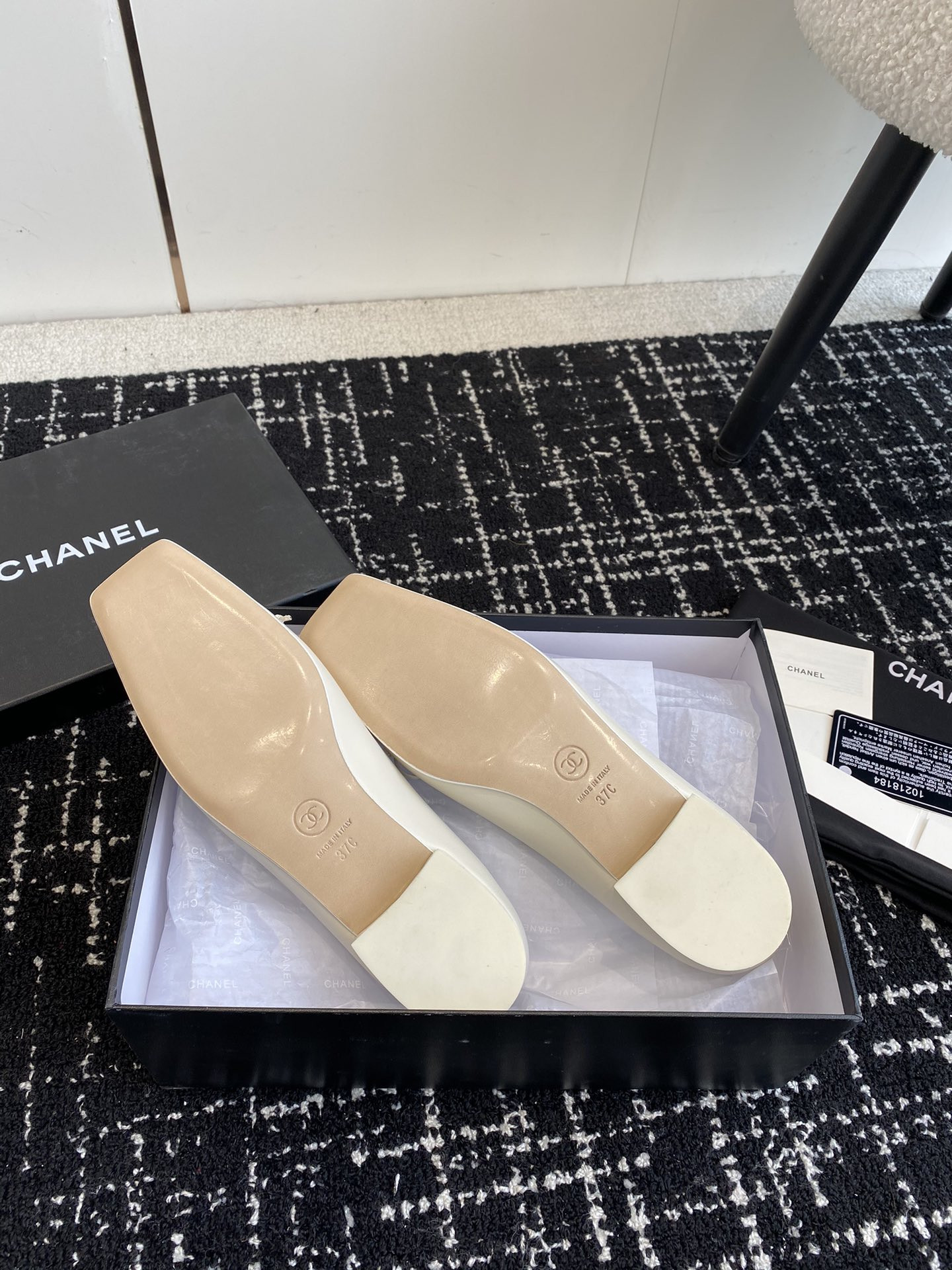 UA Ch**el VINTAGE BALLET FLATS