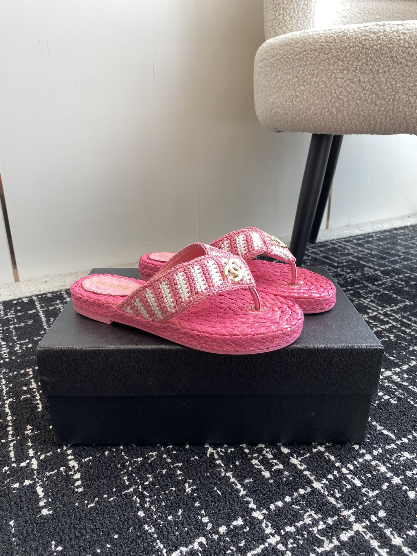 UA Ch**el THONGS SLIDES