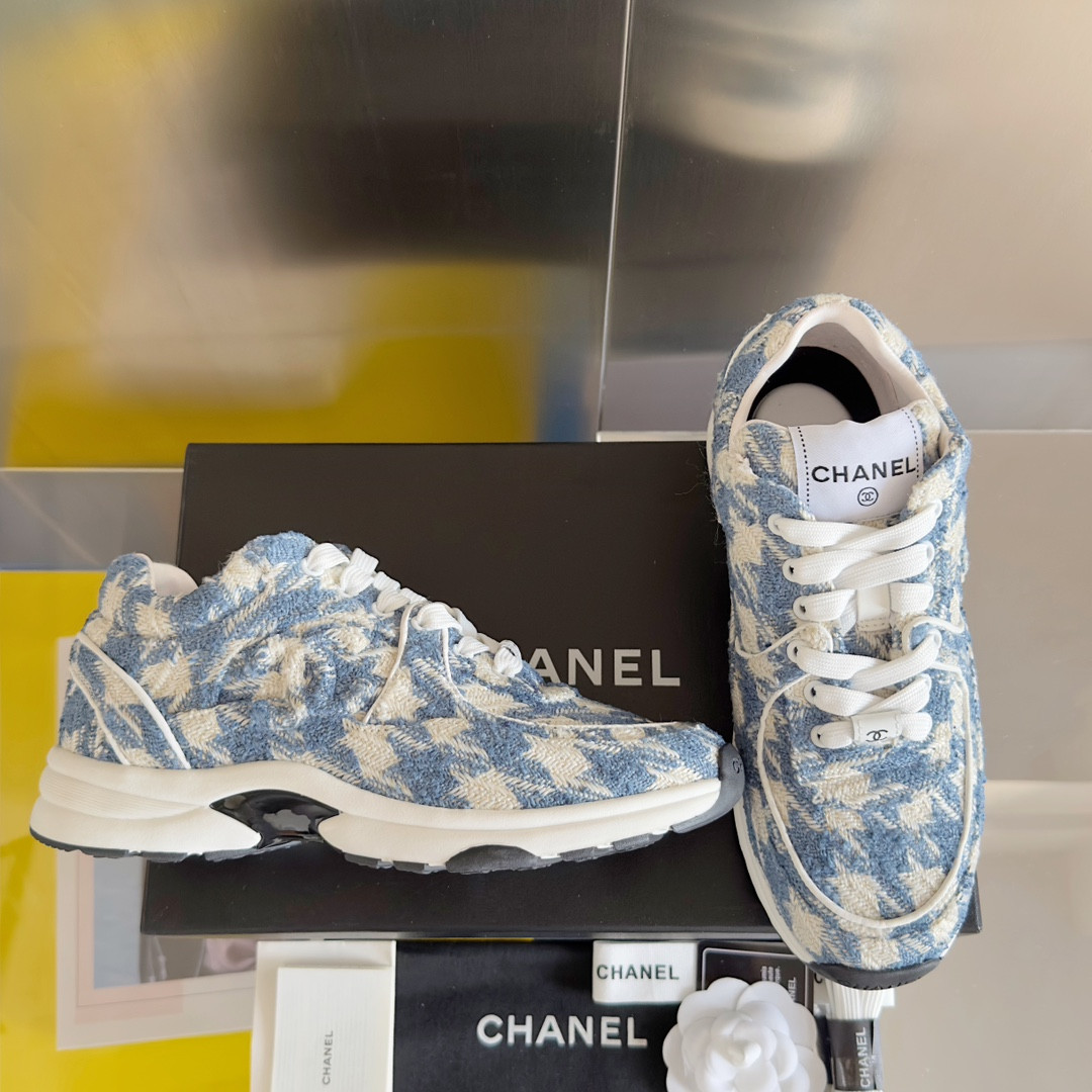 UA Ch**el SNEAKER