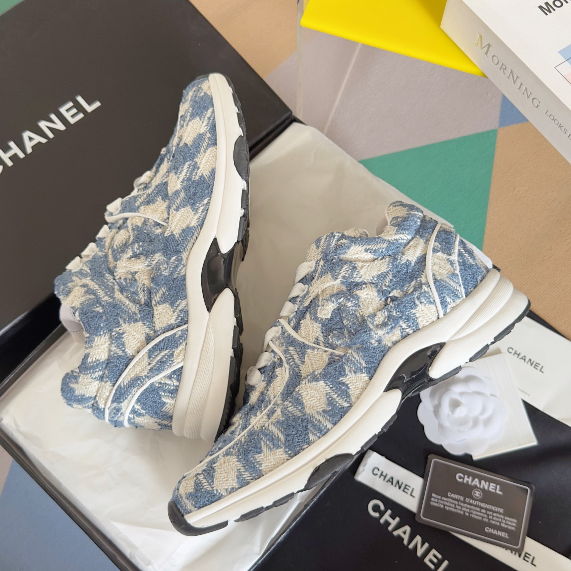 UA Ch**el SNEAKER