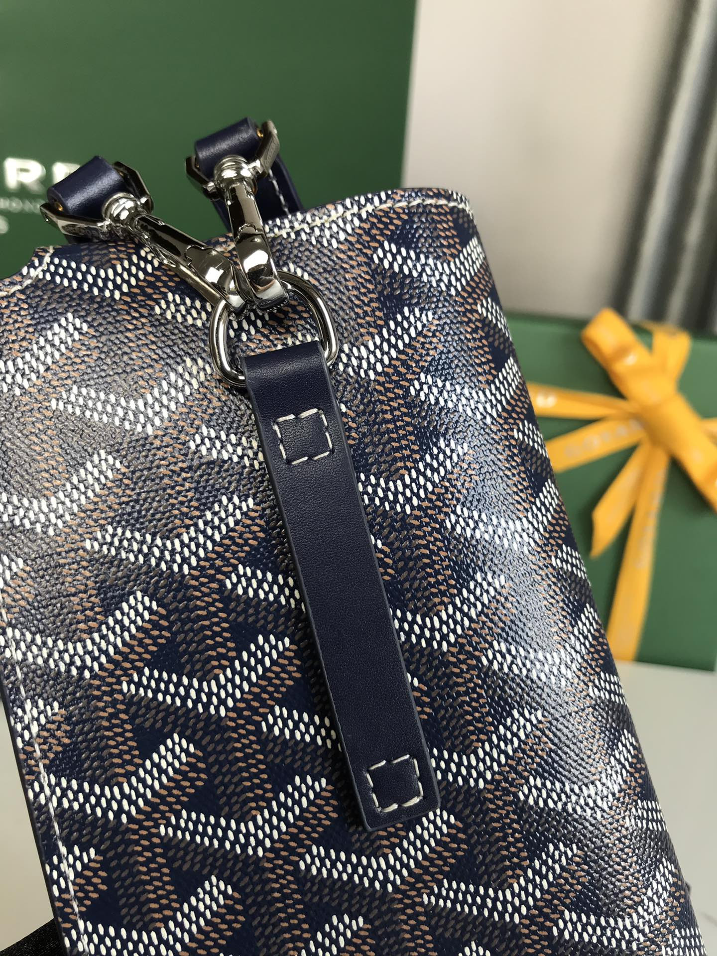 G09ard Card Bag 10cm x 1cm x 18cm
