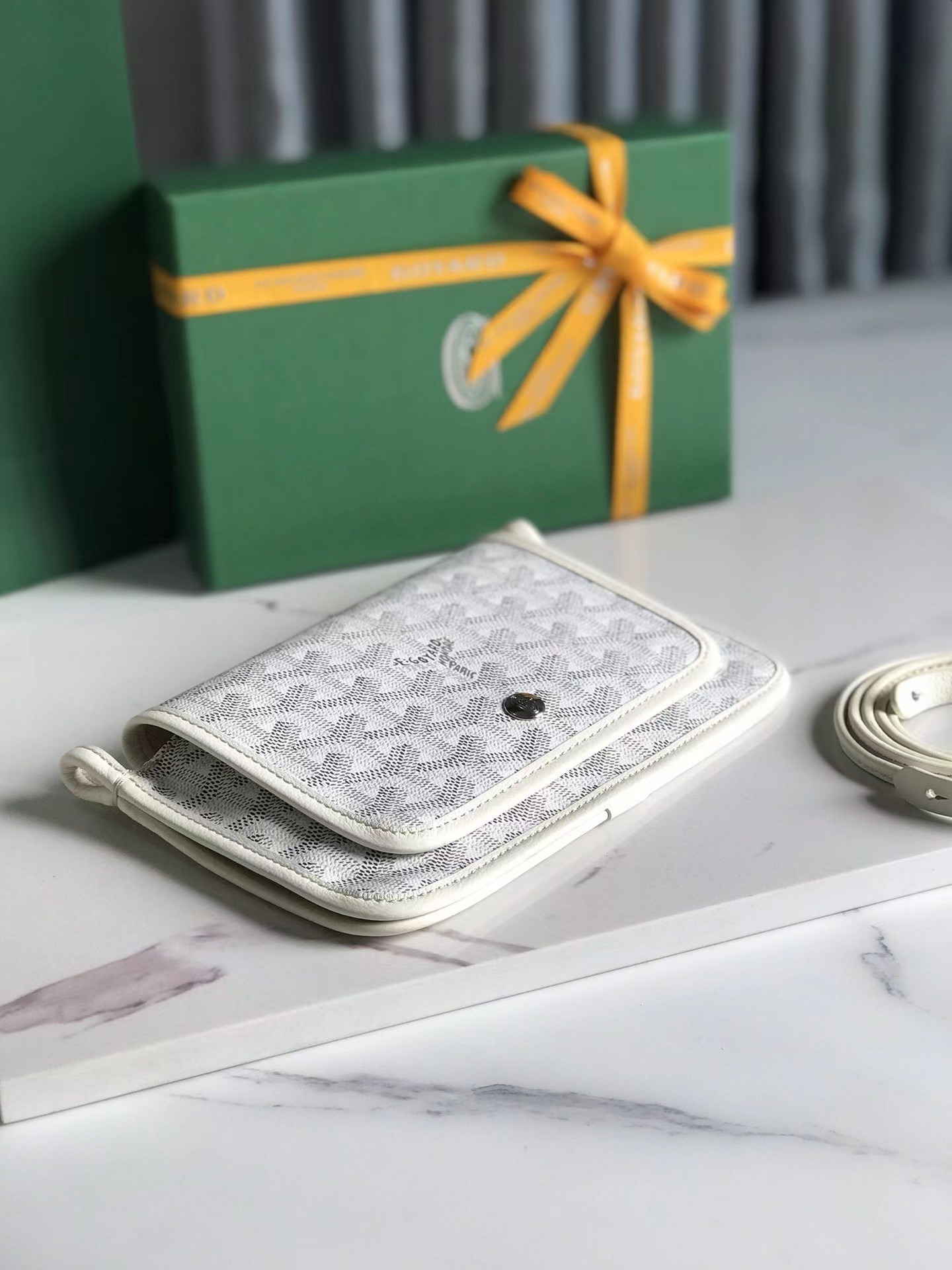 G09ard Plumet Pocket Wallet 21x14x2.5cm