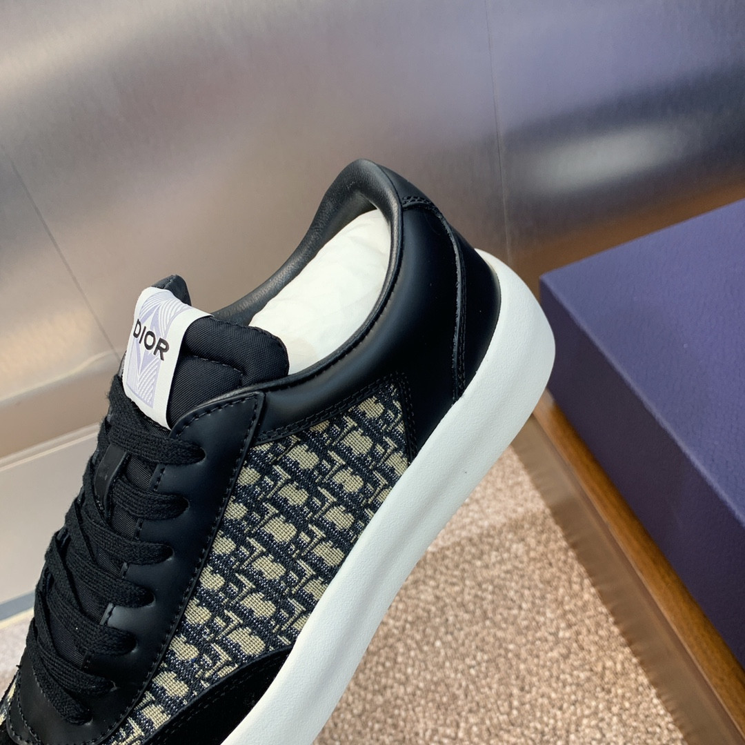 UA D10r B101 Sneaker