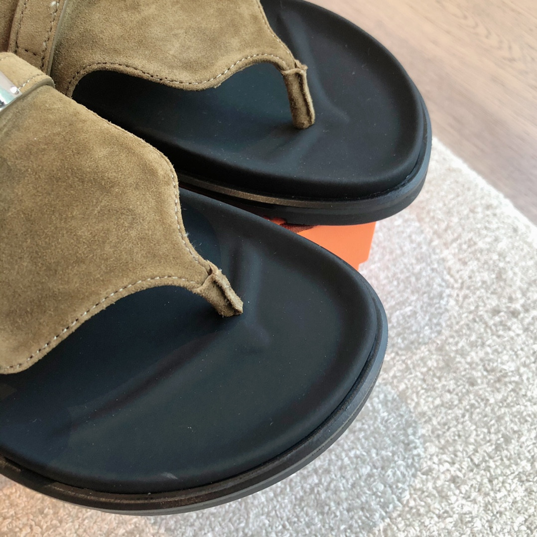 UA H**me5 Empire Sandal