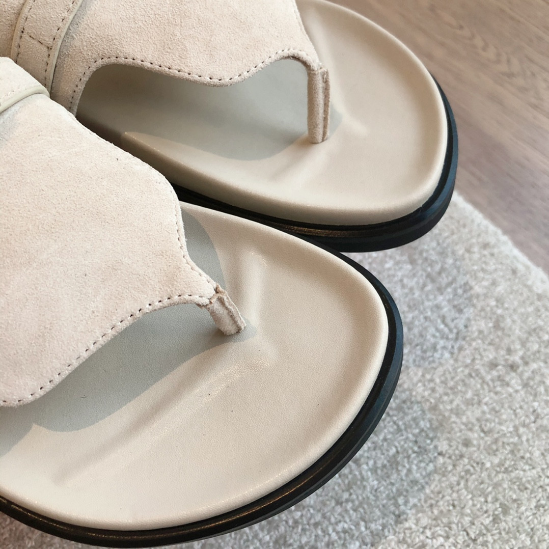 UA H**me5 Empire Sandal