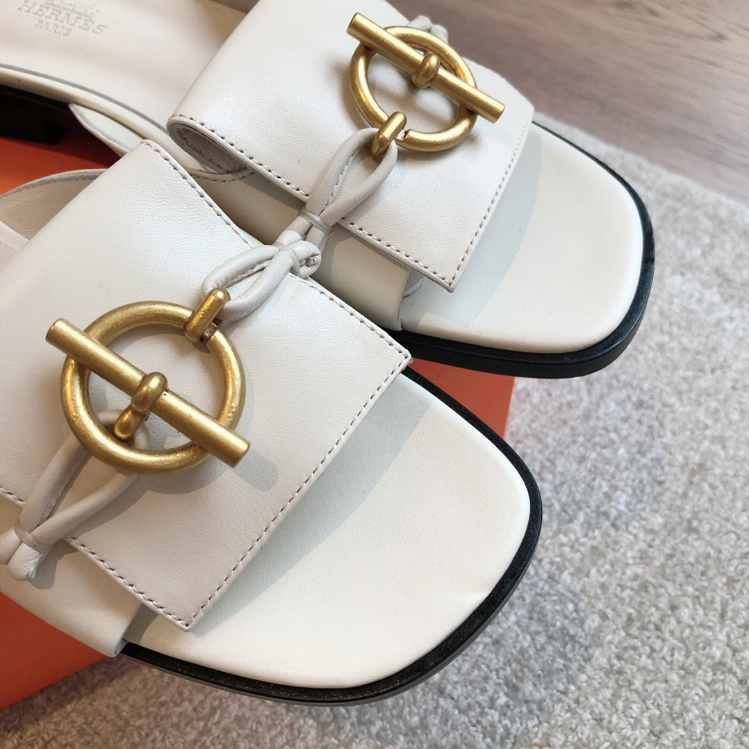 UA H**me5 Isle sandal