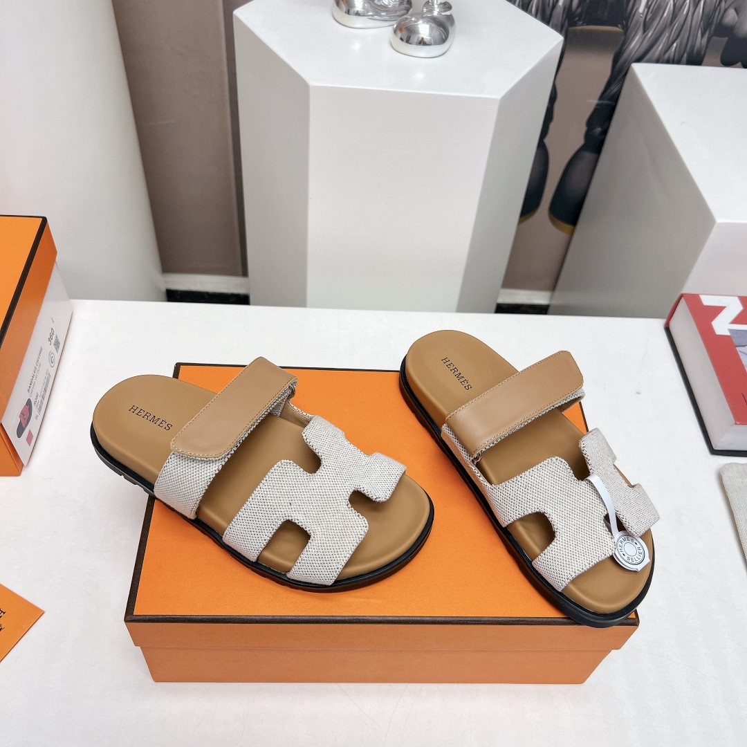 UA H**me5 Chypre sandal