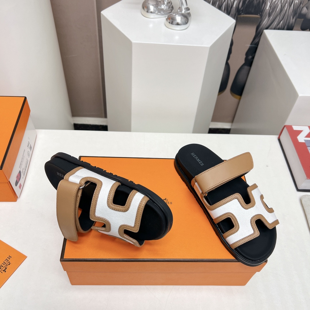 UA H**me5 Chypre sandal