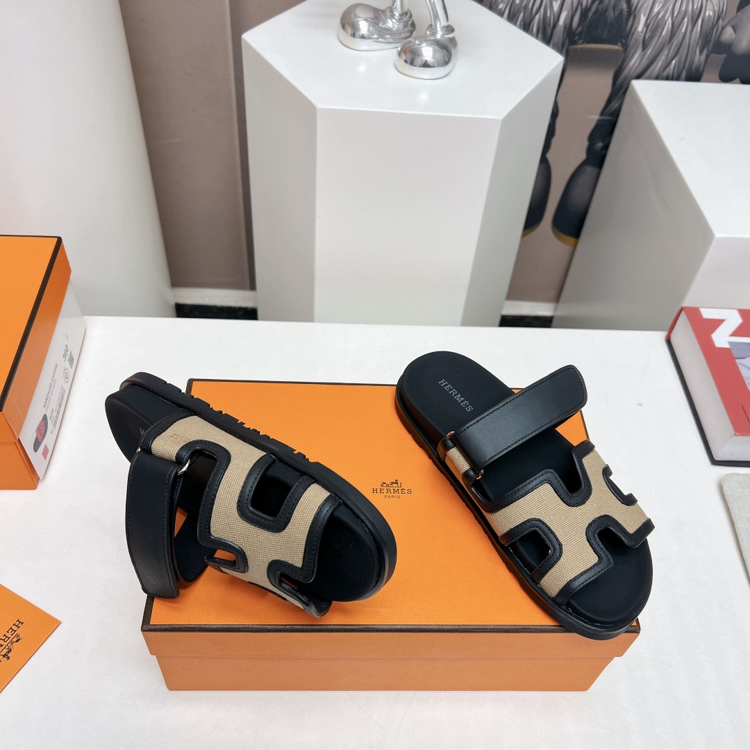 UA H**me5 Chypre sandal