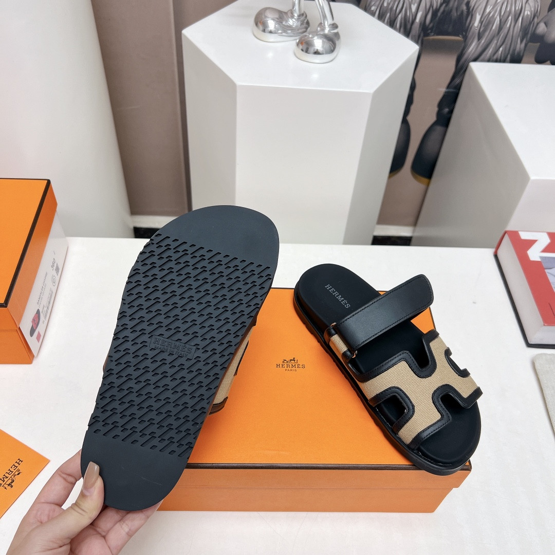 UA H**me5 Chypre sandal