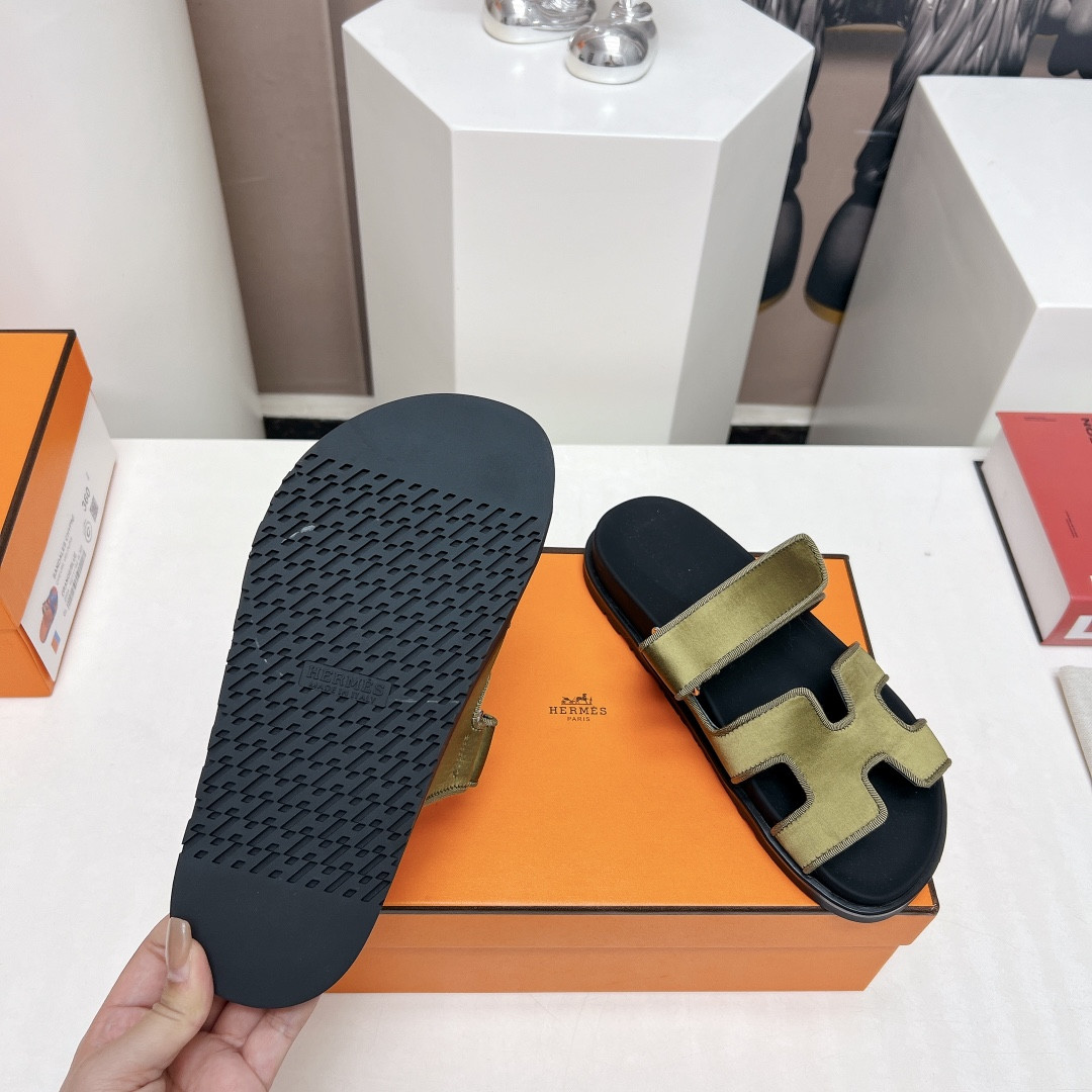UA H**me5 Chypre sandal