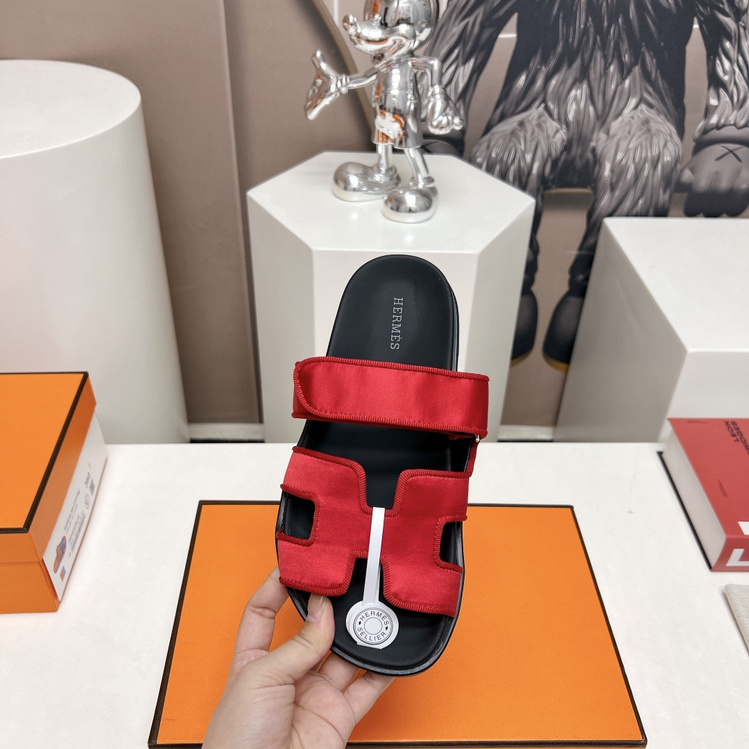 UA H**me5 Chypre sandal