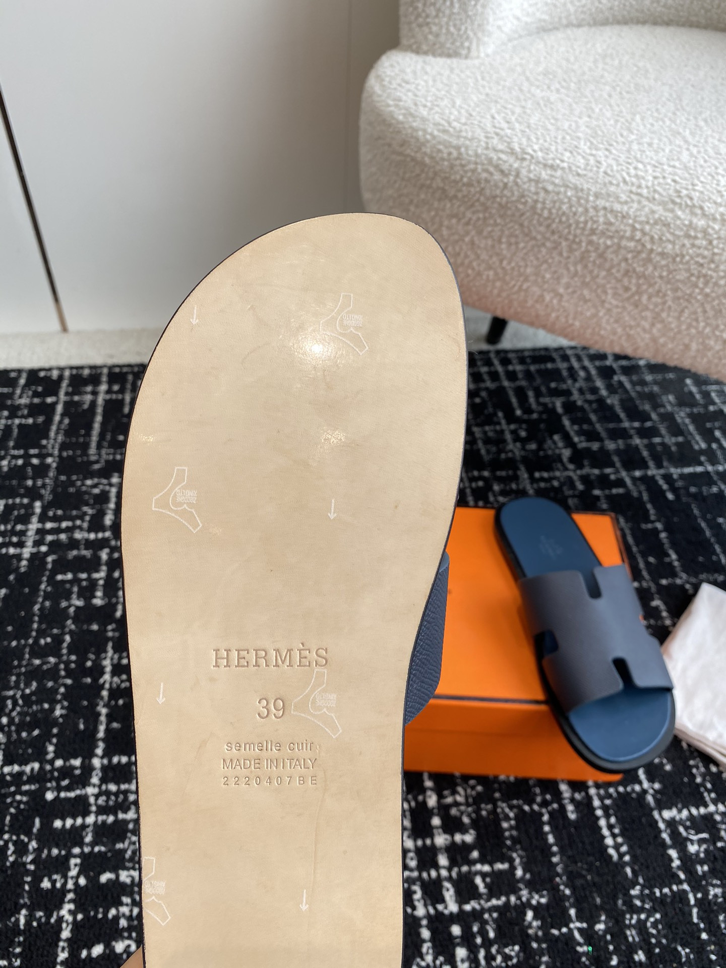 UA H**me5 Izmir sandal