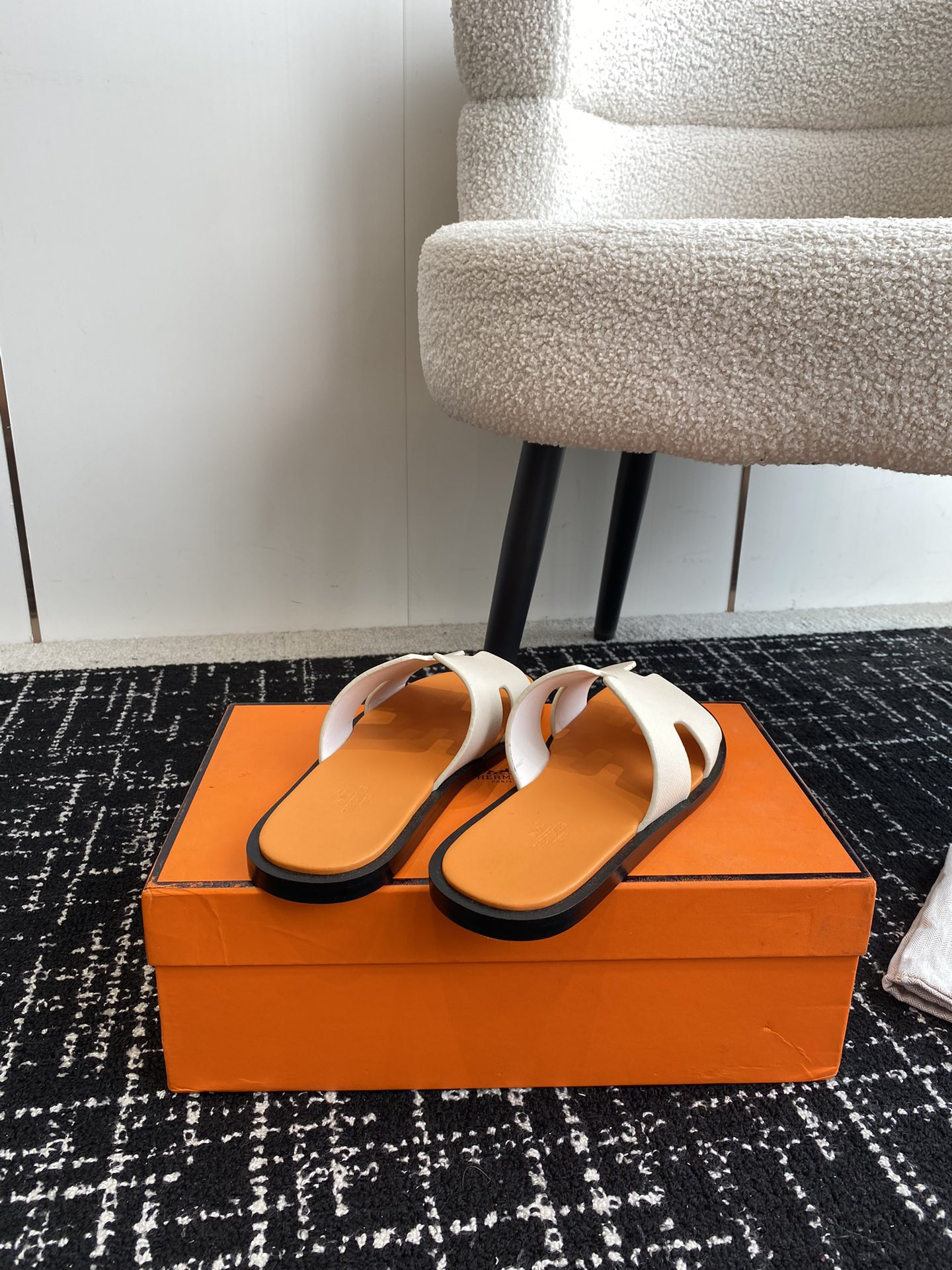UA H**me5 Izmir sandal