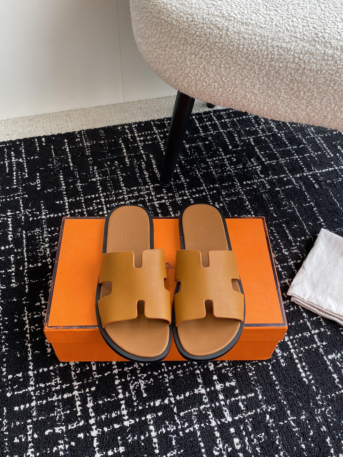 UA H**me5 Izmir sandal