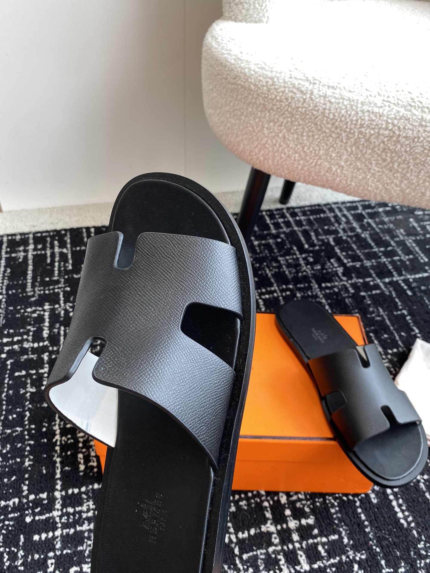 UA H**me5 Izmir sandal