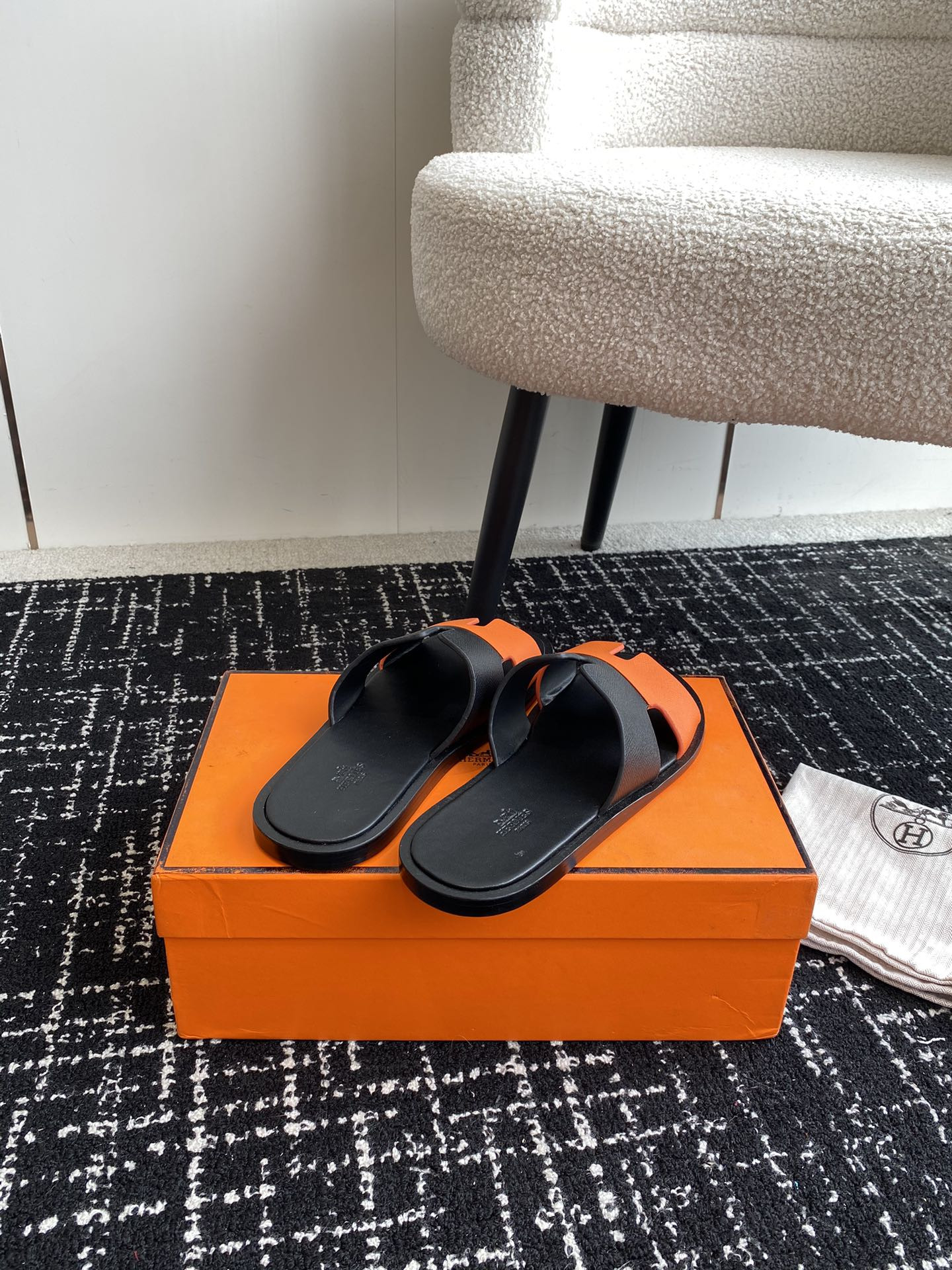 UA H**me5 Izmir sandal
