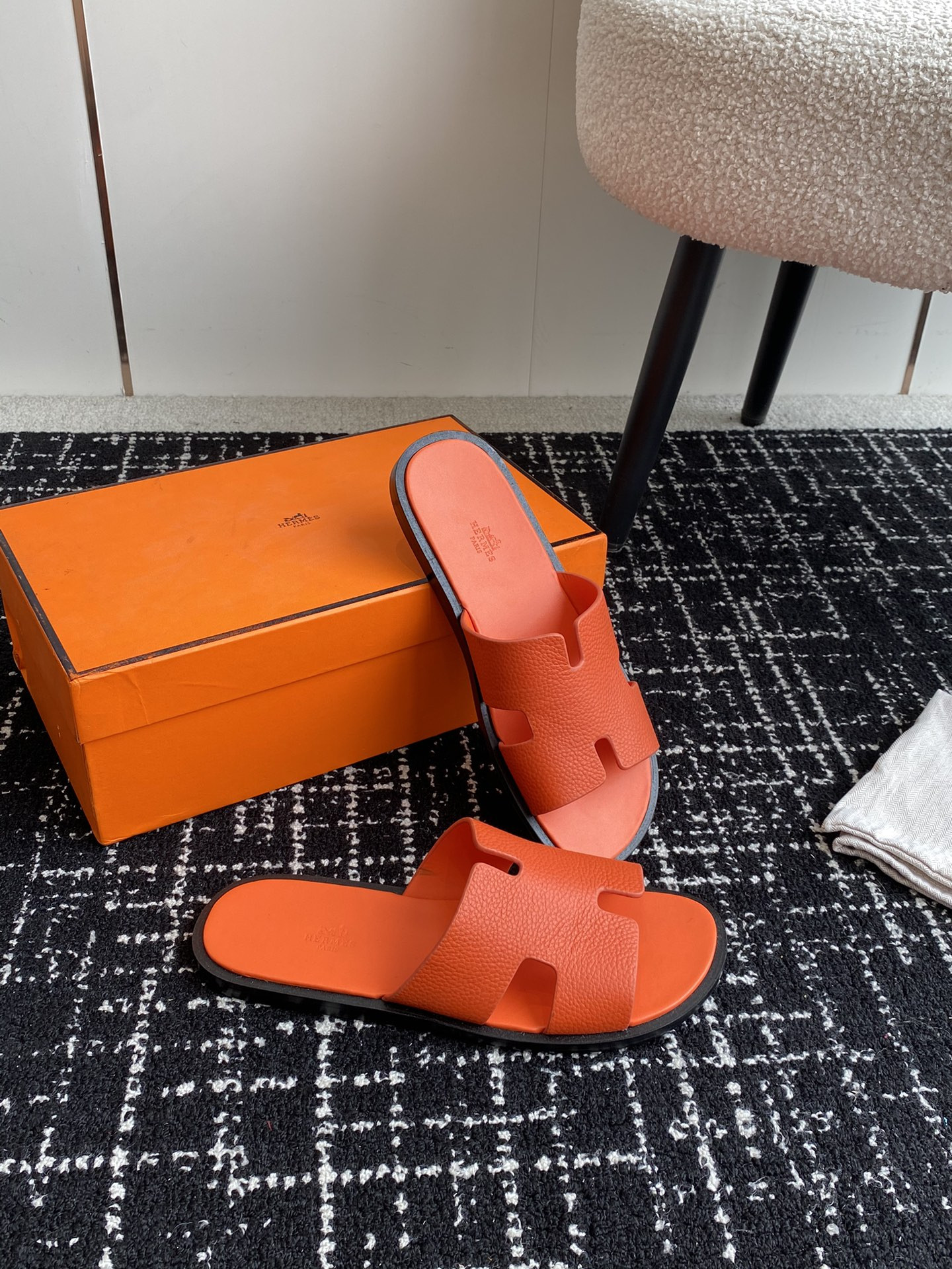 UA H**me5 Izmir sandal