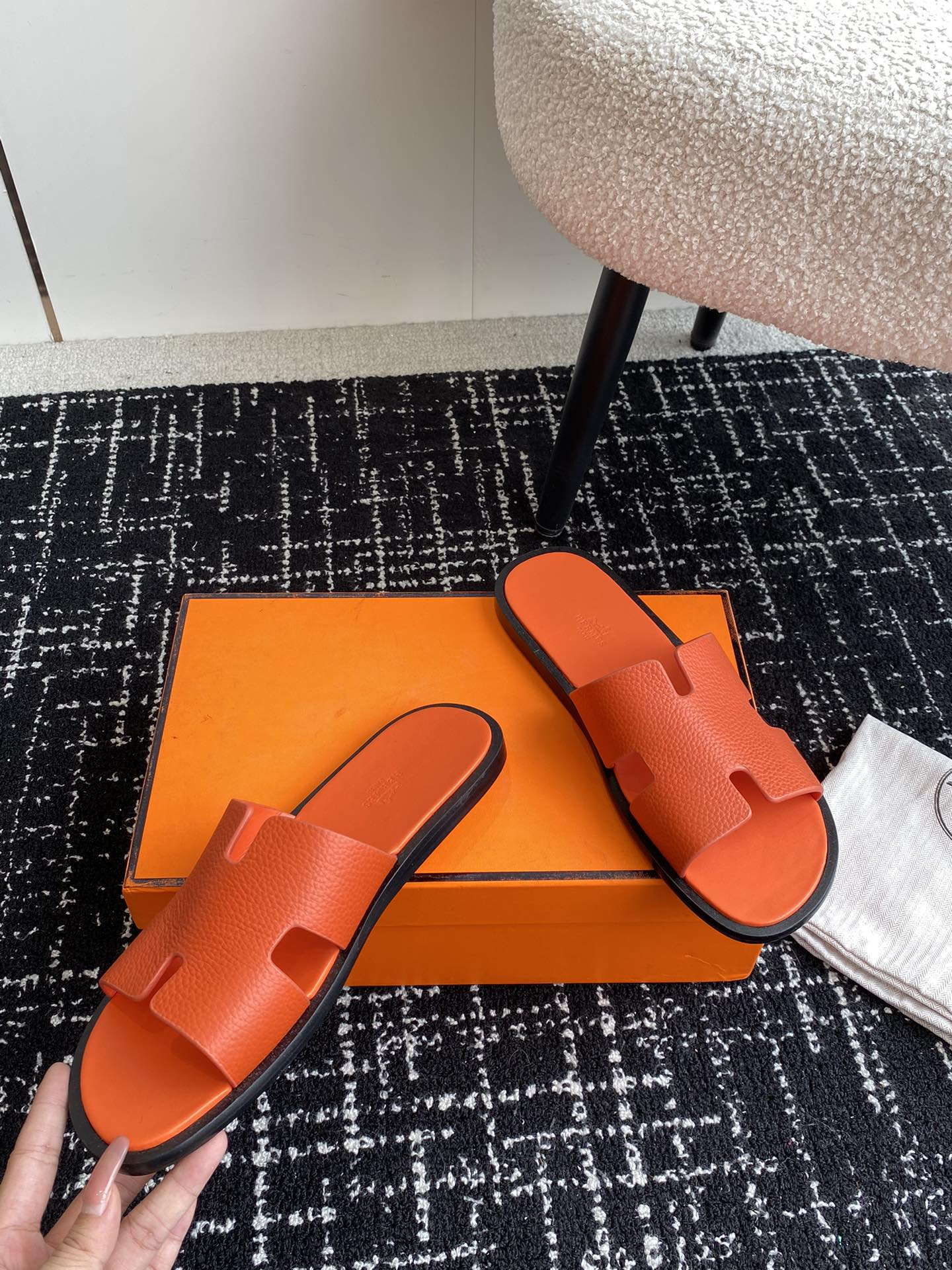 UA H**me5 Izmir sandal
