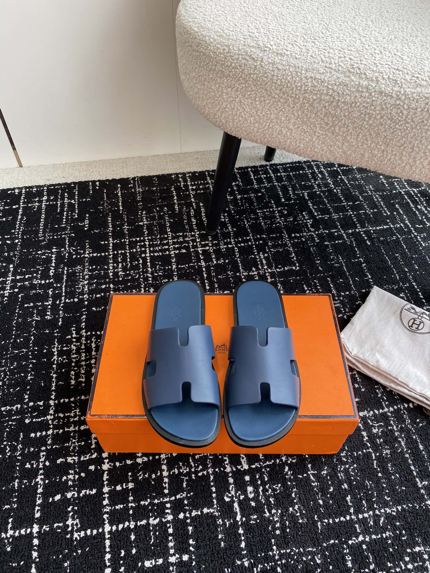 UA H**me5 Izmir sandal