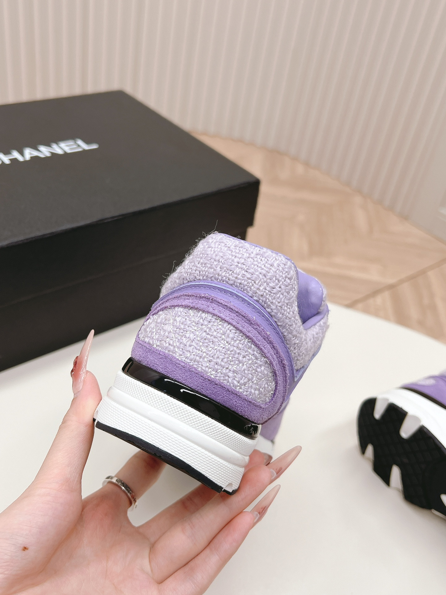 UA Ch**el SNEAKER