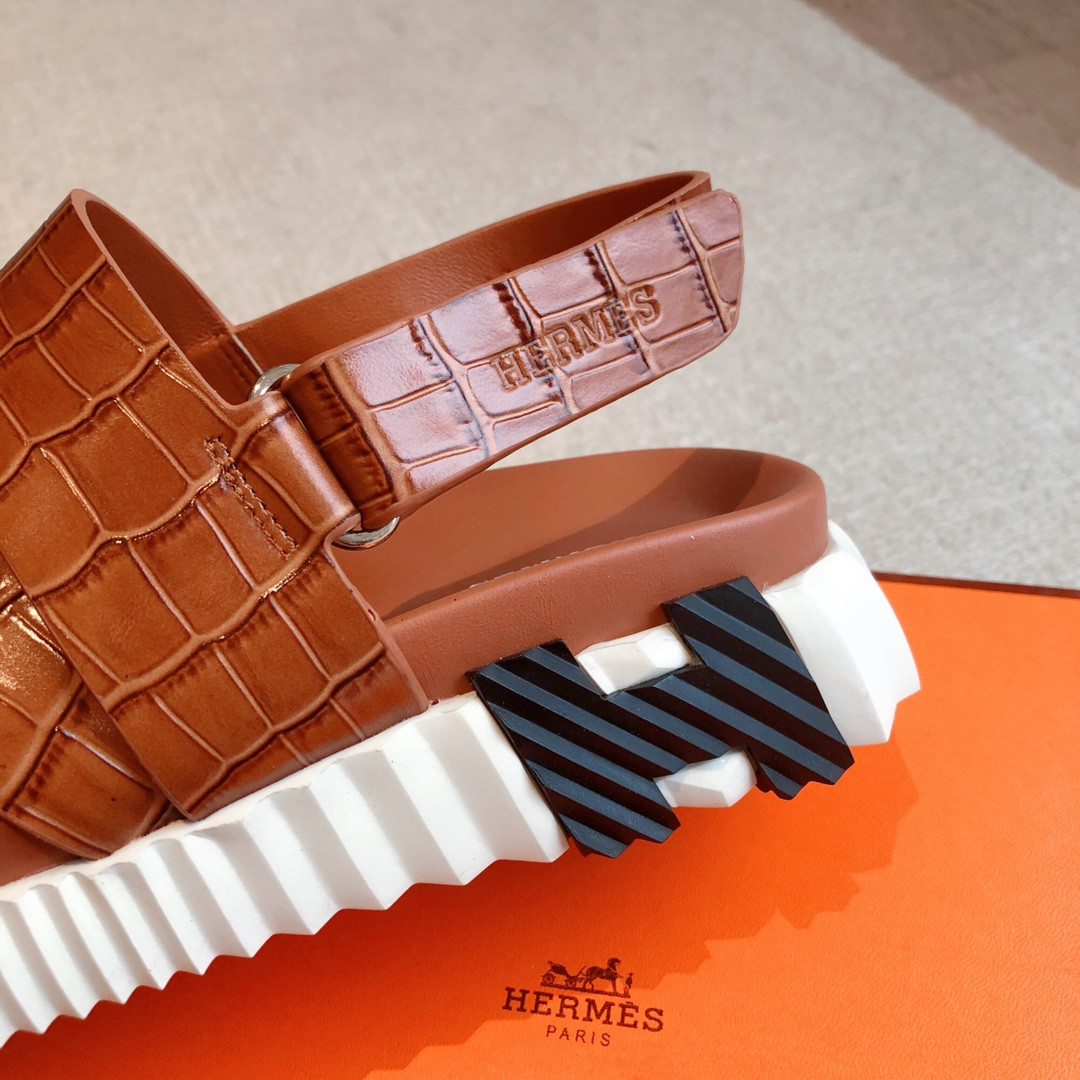 UA H**me5 Electric sandal
