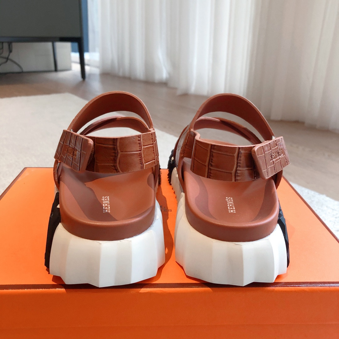 UA H**me5 Electric sandal