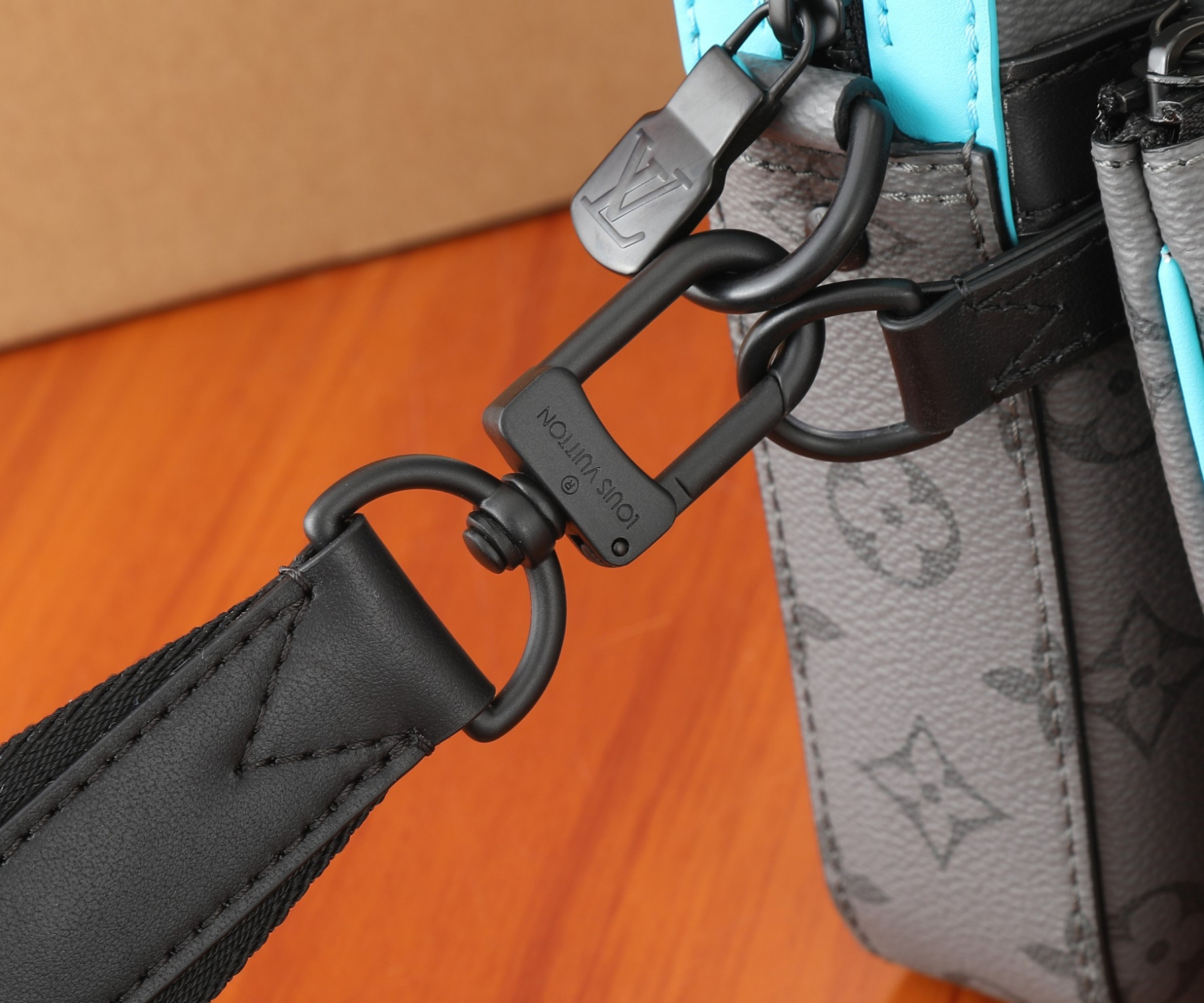 LV Trio Messenger M11648 25x18.5x7CM