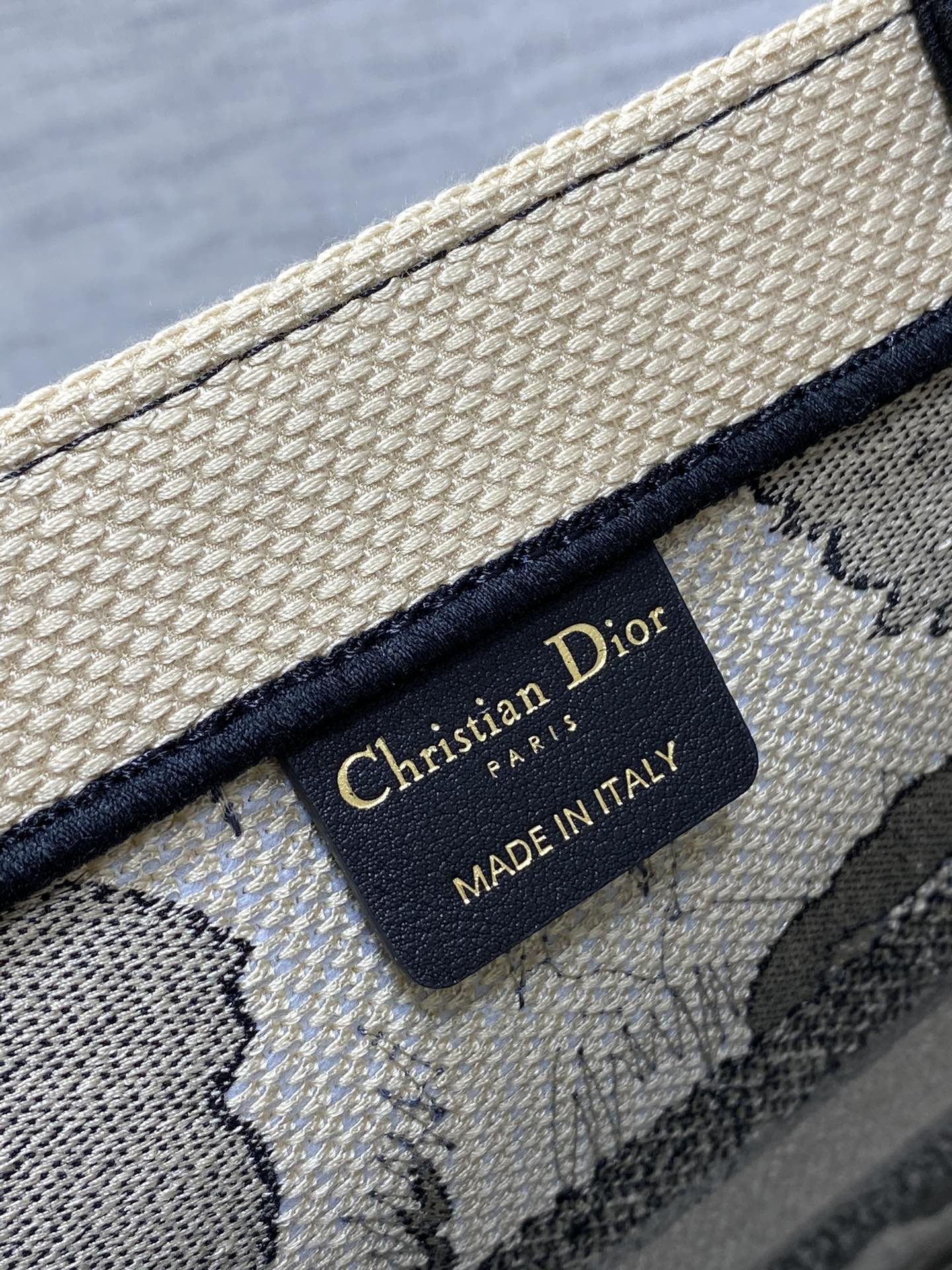 D10r Tote 36 x 18 x 28cm