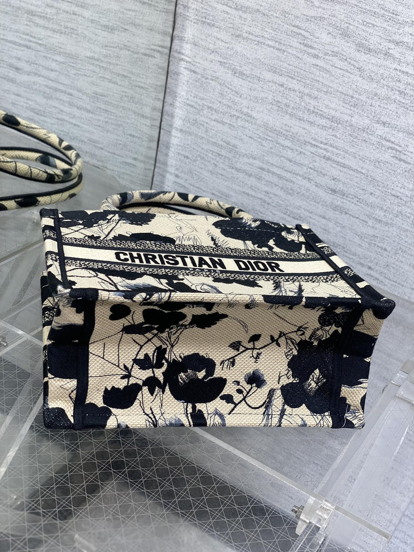 D10r Tote 26 x 8 x 22cm