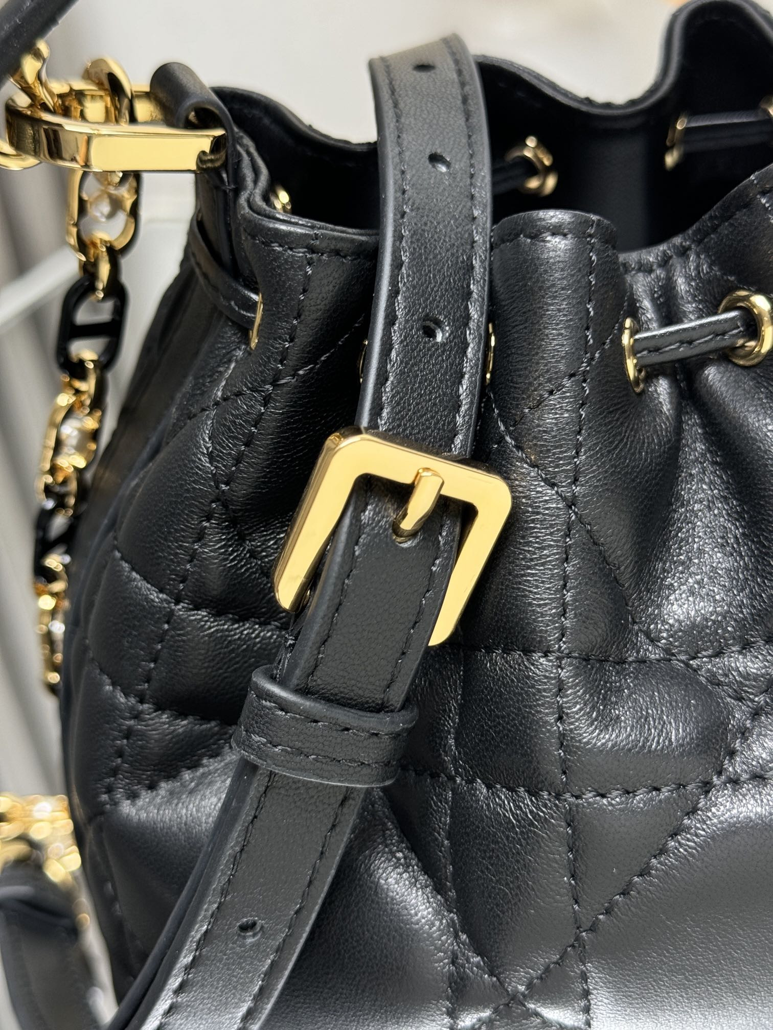 Small D10r Jolie Bucket Bag 17 x 16 x 10.5 cm
