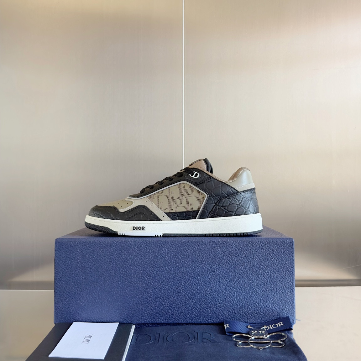 UA D10r B27 Sneaker