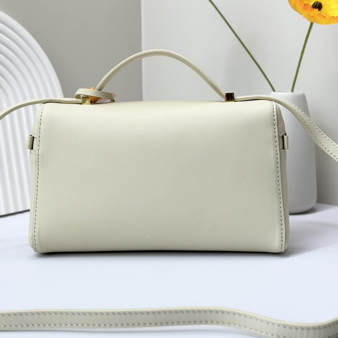 L0r0 P1ana Extra Pocket L19 Smooth Calfskin 11 x 19 x 6.5 cm