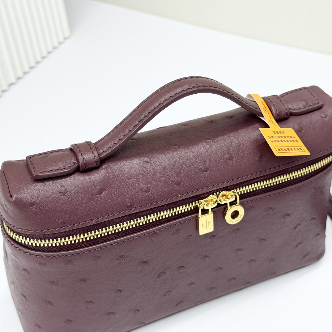 L0r0 P1ana Extra Pocket L19 Ostrich-grained Leather 11 x 19 x 6.5 cm