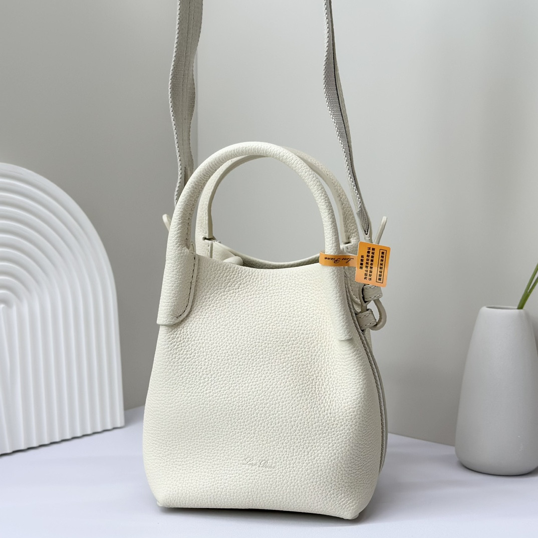 L0r0 P1ana Micro Bale bag Grained Calfskin 23 x 16 x 14 cm