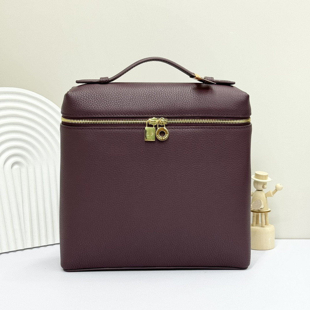 L0r0 P1ana Extra Pocket backpack L23.5 Grained Calfskin 23 x 21 x 8 cm