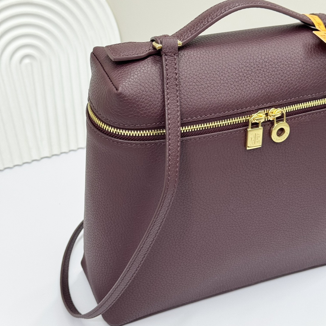 L0r0 P1ana Extra Pocket backpack L23.5 Grained Calfskin 23 x 21 x 8 cm